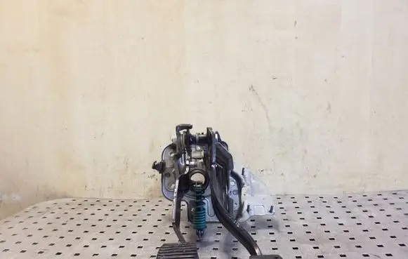 Citroen C4 I Picasso Pedal assembly 