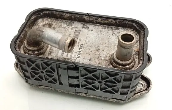 Volvo V70 Engine oil radiator 30751937 L3614003
