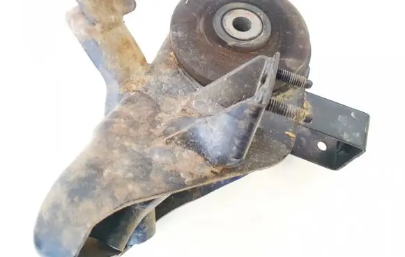 Mazda 626 Engine mount bracket
