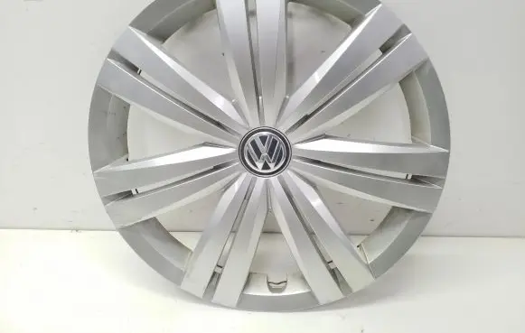 Volkswagen Jetta VI R16 wheel hub/cap/trim 5C0601147E