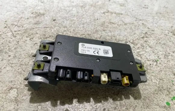 Volkswagen Touareg I Antenna control unit 7L6035530B 12041700
