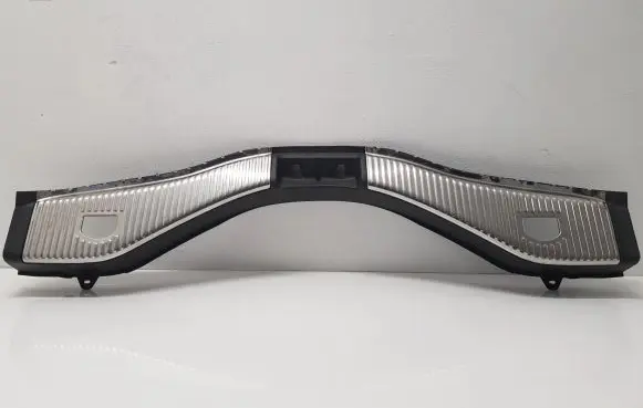 Trunk/boot sill cover protection