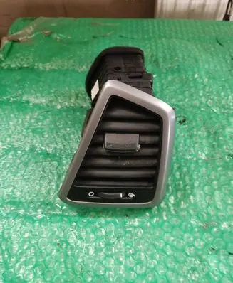 Hyundai Tucson TL Dash center air vent grill 97490