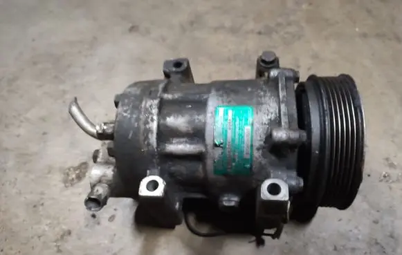 Mitsubishi Carisma Air conditioning (A/C) compressor (pump) 8200040681