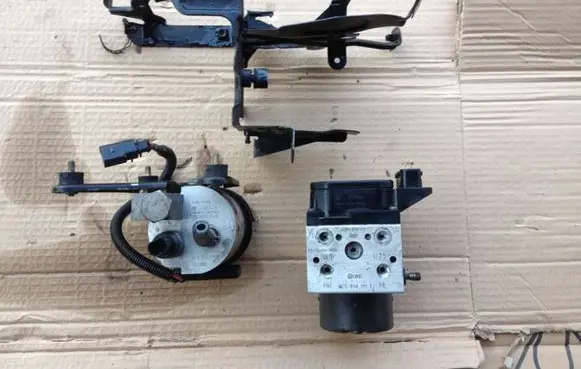 Audi A6 S6 C5 4B ABS Pump 8E0614175F