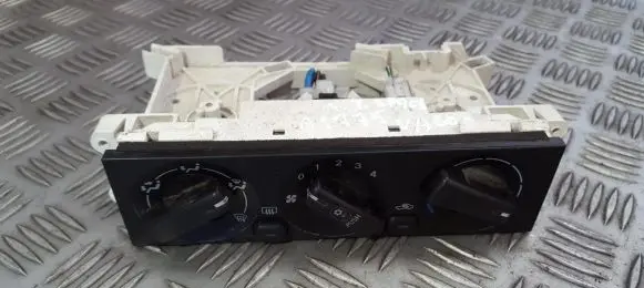 Mitsubishi Space Wagon Climate control unit MR398656