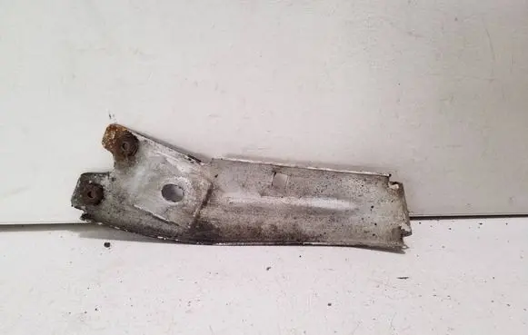 Maserati Ghibli Fender mounting bracket 