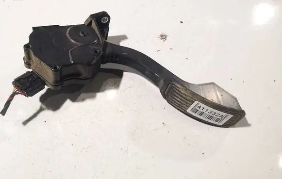 Toyota RAV 4 (XA30) Accelerator throttle pedal 7811042010