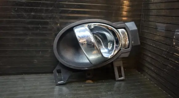 Nissan Juke I F15 Front door interior handle 80670BA61A
