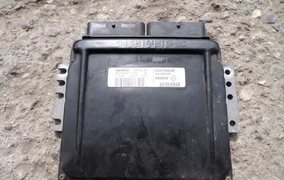 Renault Clio II Engine control unit/module ECU S118301110A