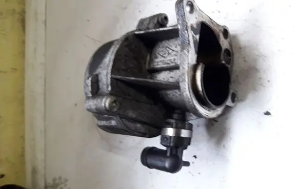Renault Megane II Vacuum pump