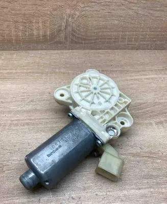 Mercedes-Benz CLS C219 Rear door window regulator motor A2198200642 980045100