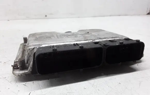 Volkswagen PASSAT B5 Engine control unit/module 038906019