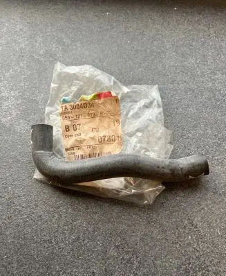 Audi A4 S4 B7 8E 8H Engine coolant pipe/hose 059121073B