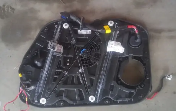 Hyundai Ioniq Front door window regulator with motor