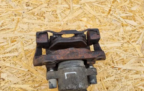 BMW 5 E39 Front brake caliper 6022296