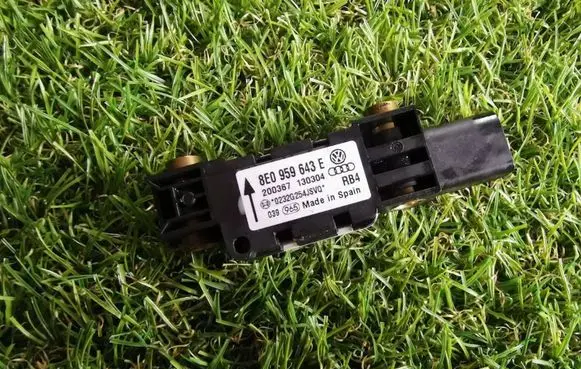 Audi A4 S4 B6 8E 8H Airbag deployment crash/impact sensor 8E0959643E