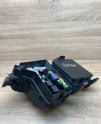 Nissan Qashqai Fuse module 24383BB50A E00019724