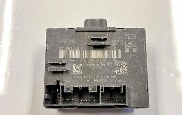 Volkswagen PASSAT CC Door control unit/module 5Q0959595B 5Q0959595