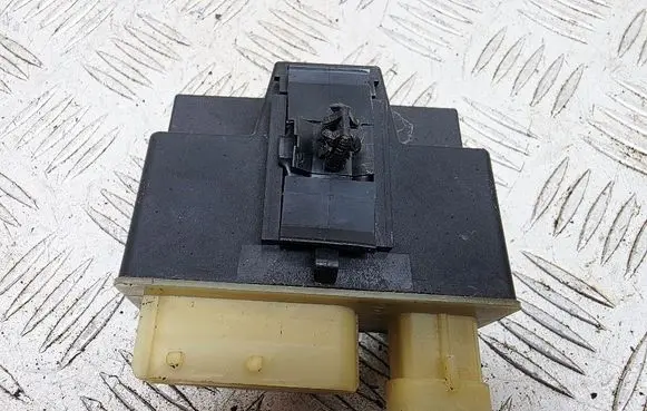Peugeot 3008 I Coolant fan relay 9662570880