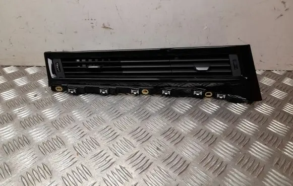 Audi A1 Dash center air vent grill 82C820951C