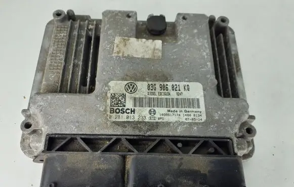 Volkswagen Golf V Engine control unit/module 03G906021KQ 1039S17174 0281013233