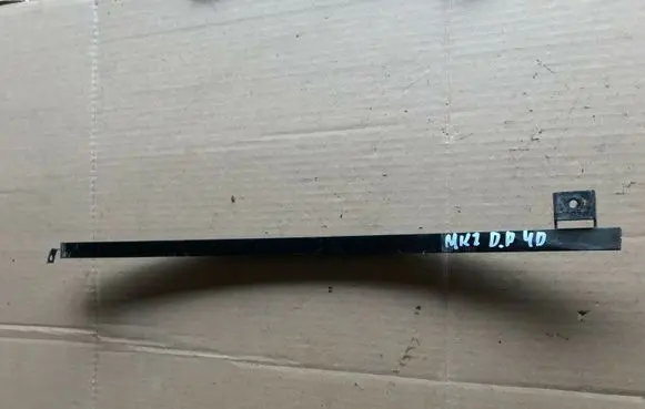 Volkswagen Golf II Front door windshield rail 