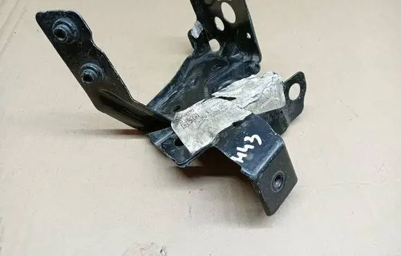 Renault Megane III Fender mounting bracket 625610015R