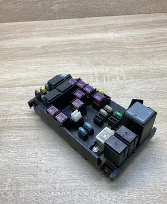 Subaru Tribeca Fuse module 82231XA00A MB100200B