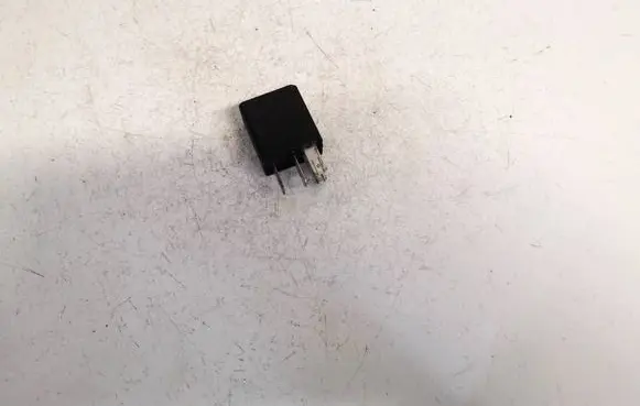 Opel Astra H Other relay 24435922 70220