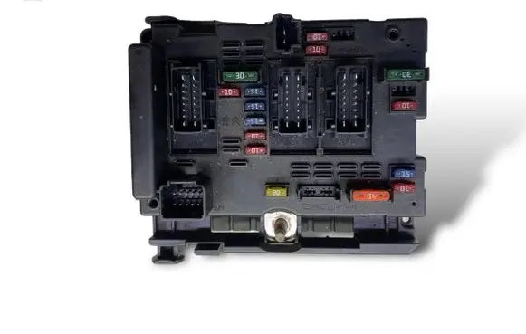 Peugeot 307 Fuse module 9650664180 32938733