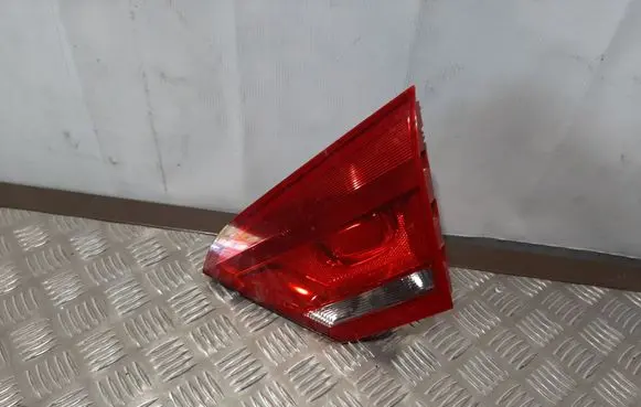 Volkswagen PASSAT B7 USA Tailgate rear/tail lights 561945094B