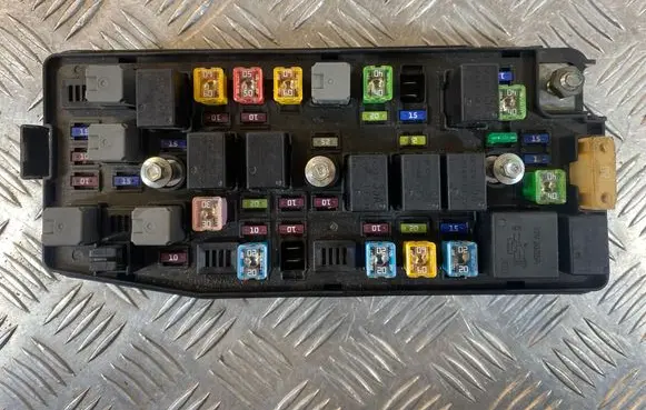 Chevrolet Captiva Fuse box set 95471068 1068U