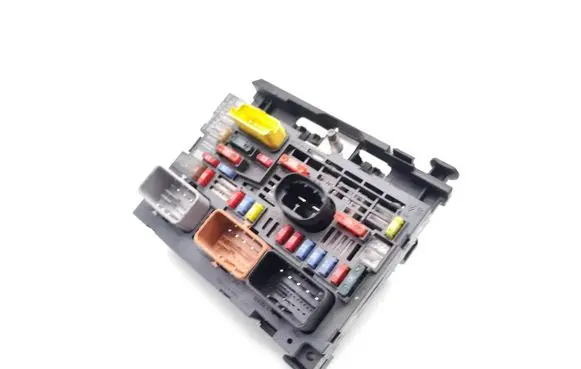 Peugeot RCZ Fuse module 9675877980