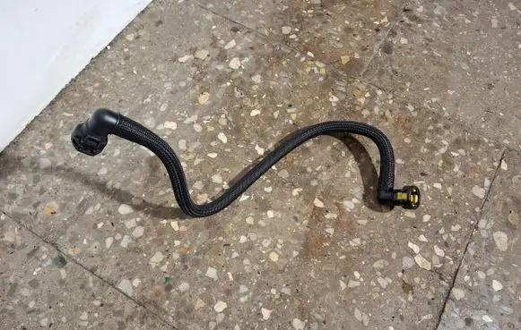 Volvo V60 Engine coolant pipe/hose