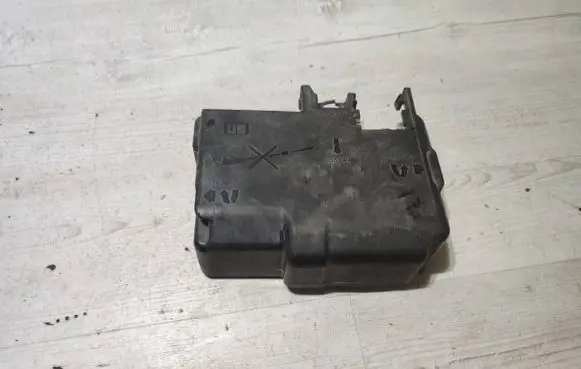 Opel Corsa E Fuse box cover 525230582