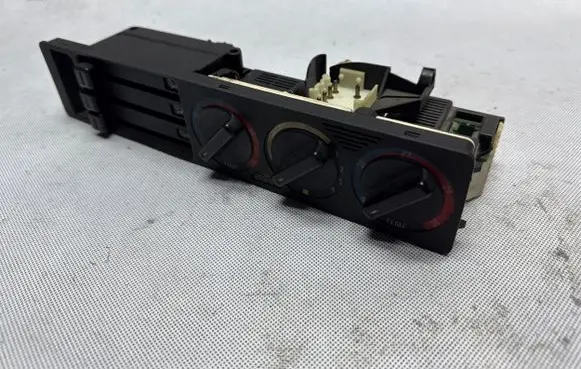BMW 5 E34 Climate control unit 13842900