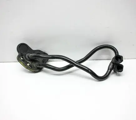 Engine coolant pipe/hose