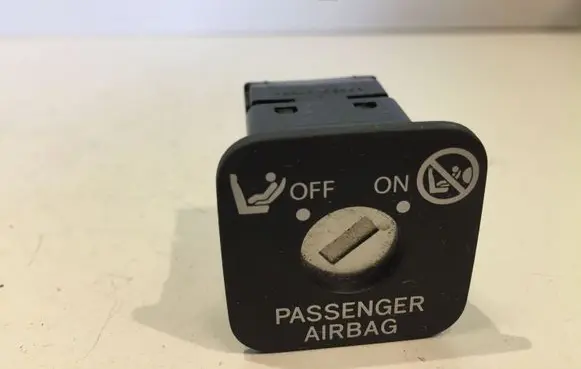 Passenger airbag on/off switch