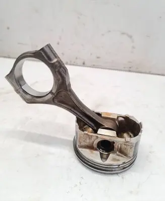 Subaru Outback (BS) Piston with connecting rod D7TZ