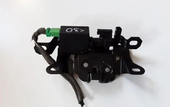 Volvo C30 Loading door lock 30784739