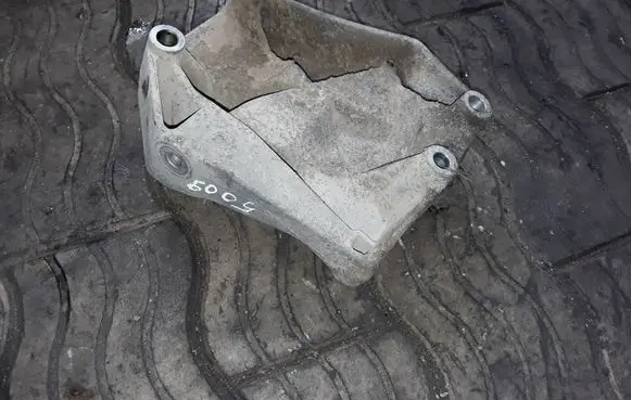 Fiat Sedici Engine mounting bracket NOCODE