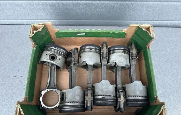 Nissan Patrol Y61 Piston with connecting rod 1210034J00 A2010VB300
