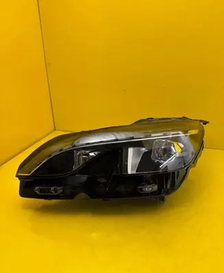 Peugeot 3008 II Headlight/headlamp 9826572780