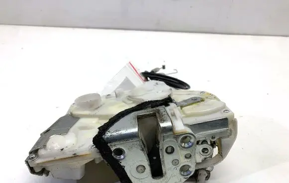 Suzuki Swift I Front door lock 