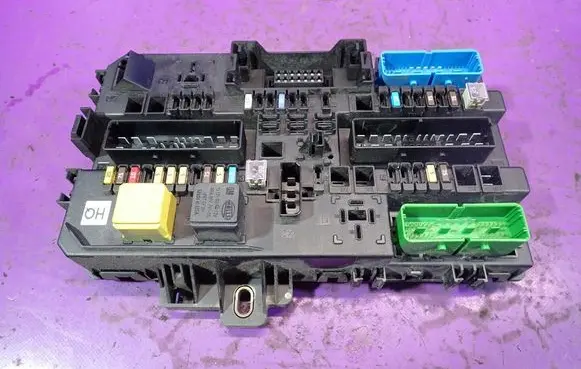 Opel Zafira B Fuse box set