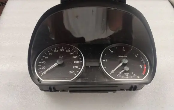 BMW 1 E81 E87 Speedometer (instrument cluster) 9166821 102495284 100206762