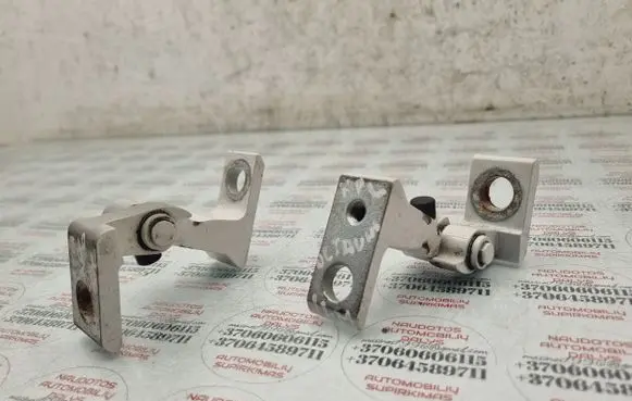 Skoda Octavia Mk3 (5E) Rear door hinge set 8K0831401E