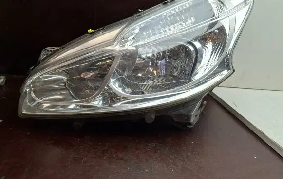 Peugeot 208 I Headlight/headlamp 12502A011 89905649 9802221880