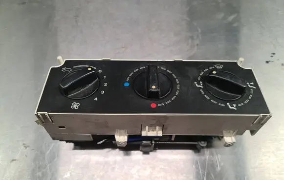 Volkswagen PASSAT B5 Climate control unit 654985L